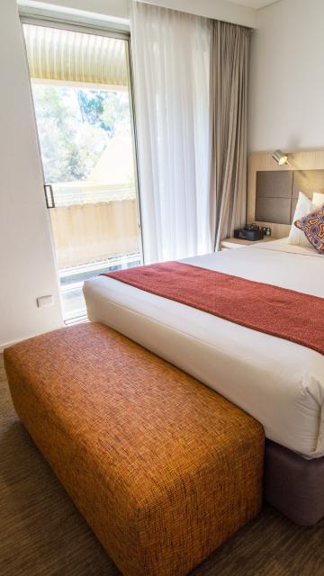 Emu Walk Apartments - 2 Bedroom Apartment - Sleeps 5